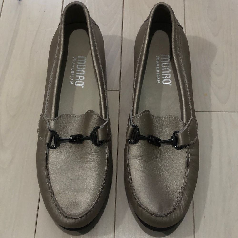 Munro American Women's Kimi Taupe Metallic Moccasin Gray Size 7M